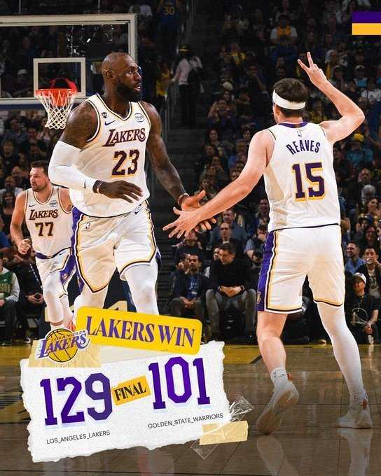 三巨头同时入镜！湖人发布赢球海报：老詹小里击掌瞬间成为封面